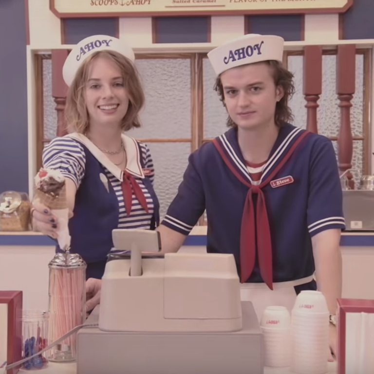 Scoops Ahoy costumes in Stranger Things