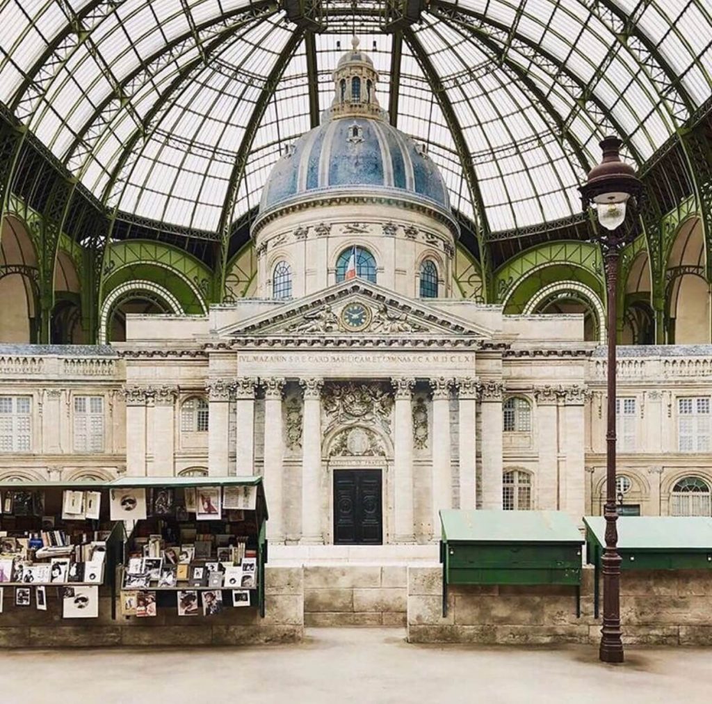 Bookseller decor, Chanel show 2018