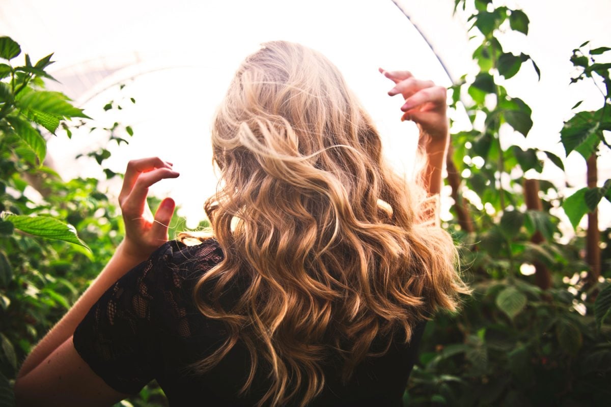 Pourquoi passer au naturel sauvera-t-il vos cheveux bouclés ?