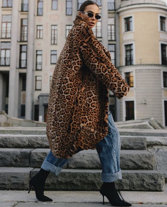 Long oversized coat with leopard print