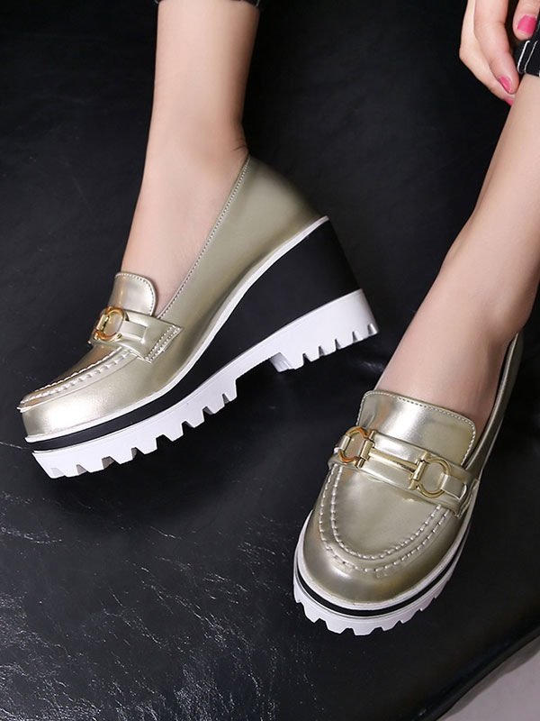 Women's wedge loafers in gold leather with golden bits