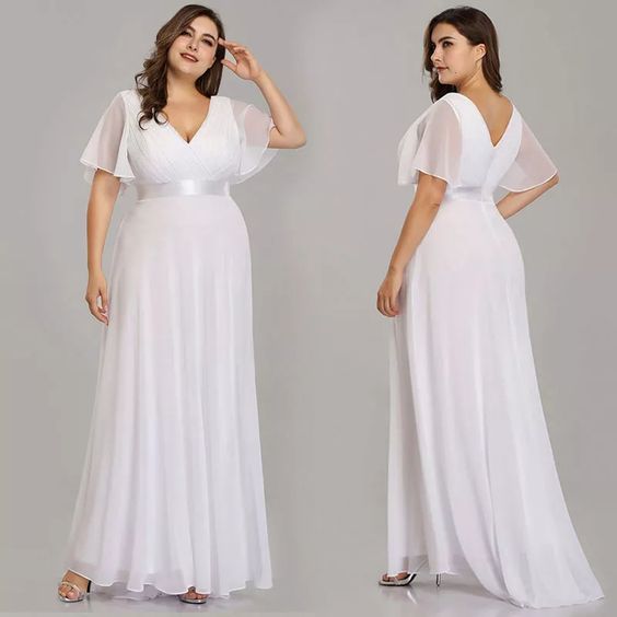 Empire wedding dress in chiffon worn by a curvy woman