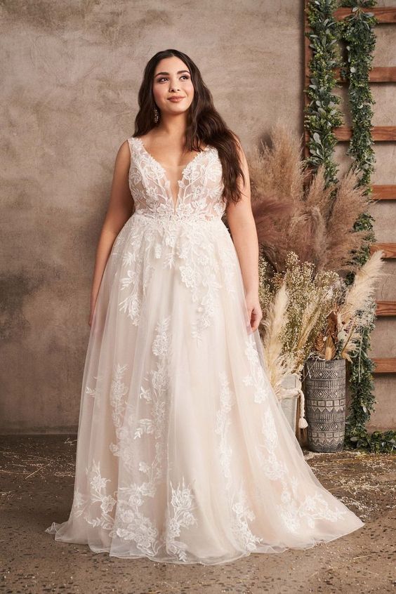 Curvy woman wearing an empire guipure wedding dress