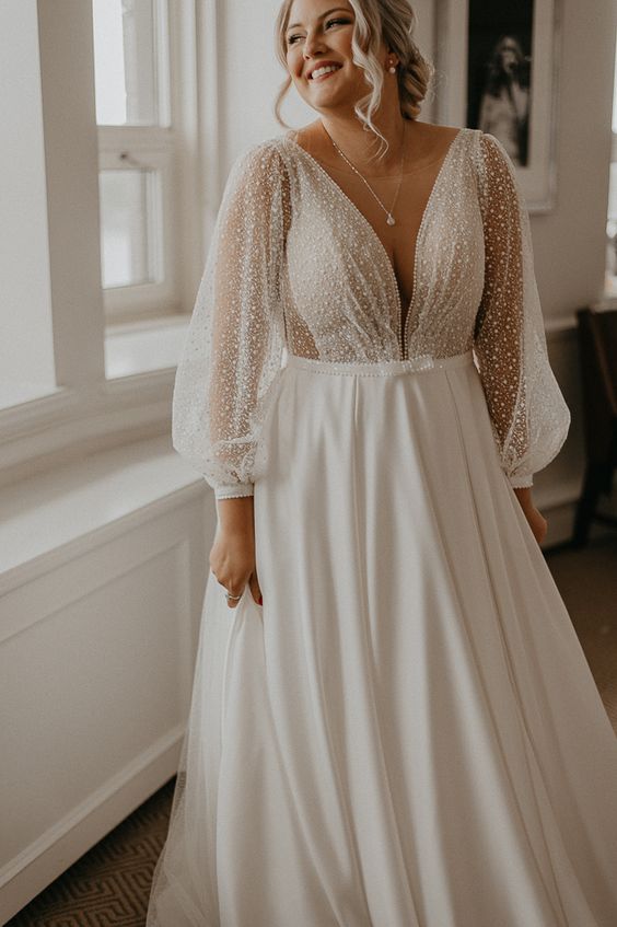 Empire wedding dress with a neckline worn by a curvy woman