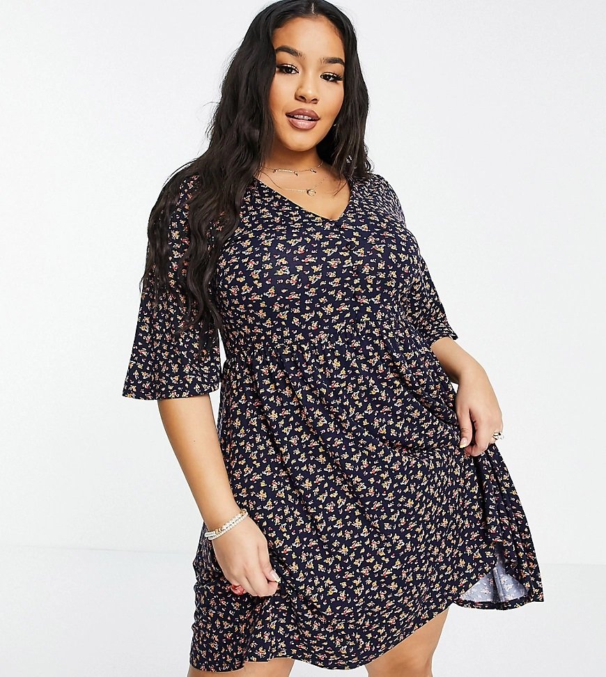 Very beautiful curvy woman wearing a flowy dress