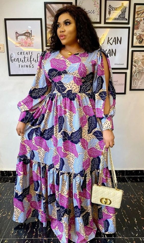 Very trendy long dress with patterns worn by a curvy woman