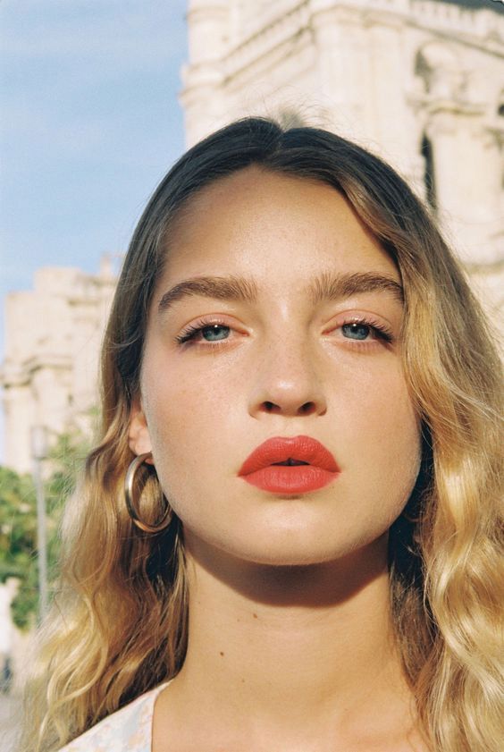 The red shade for a guaranteed successful look