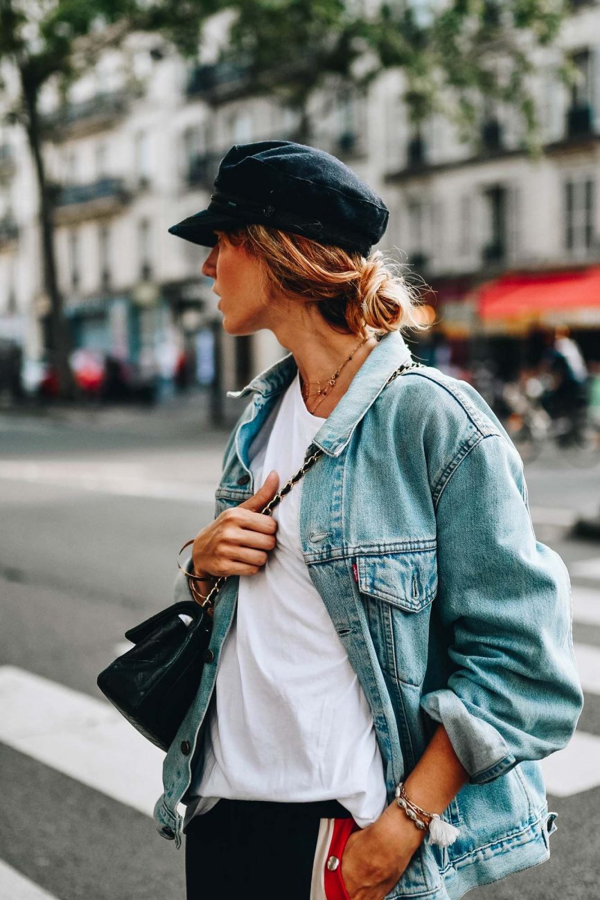 Woman wearing a cap for slender face in a casual look