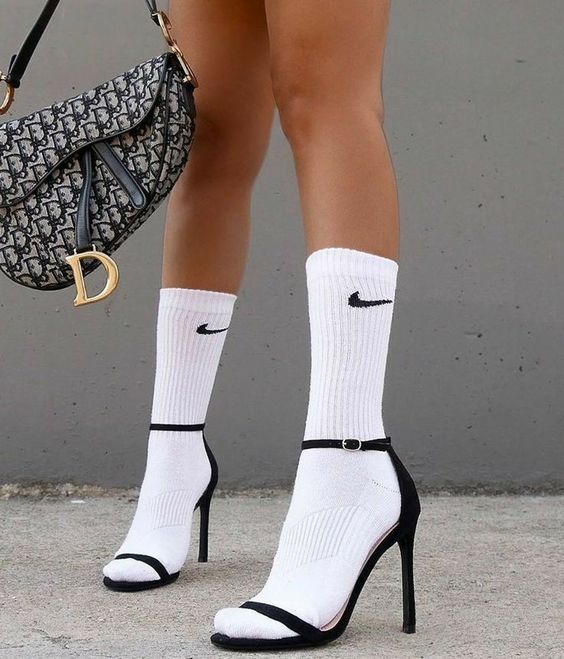 comment porter chaussettes sport blanches dans talons