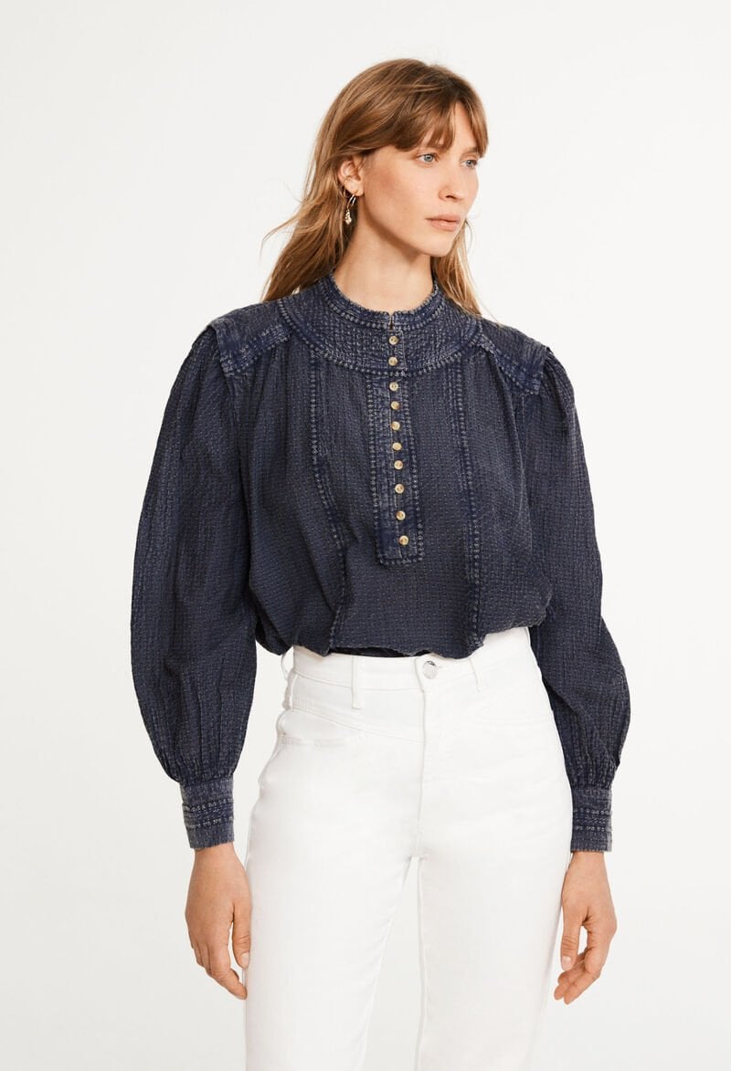 Long-sleeved buttoned blouse for women