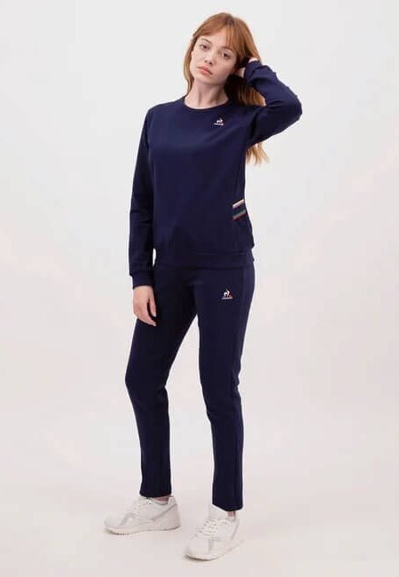 Woman wearing elastane sweatshirt from Le Coq Sportif