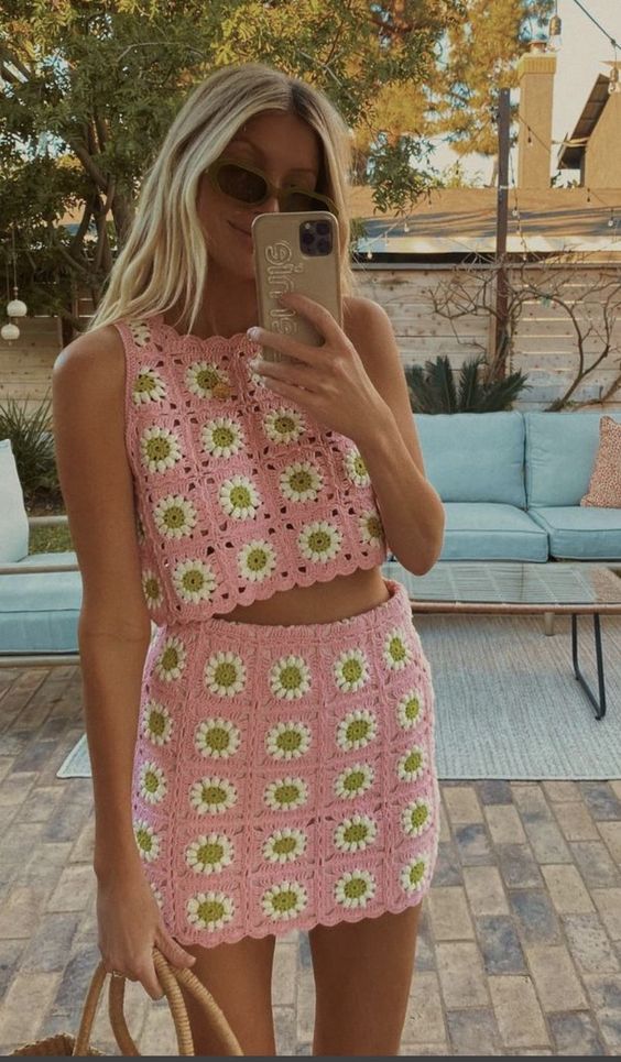 How to wear floral prints in spring? 8 Total floral crochet look