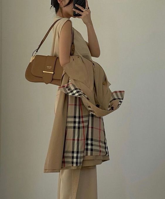 Women's Burberry trench look