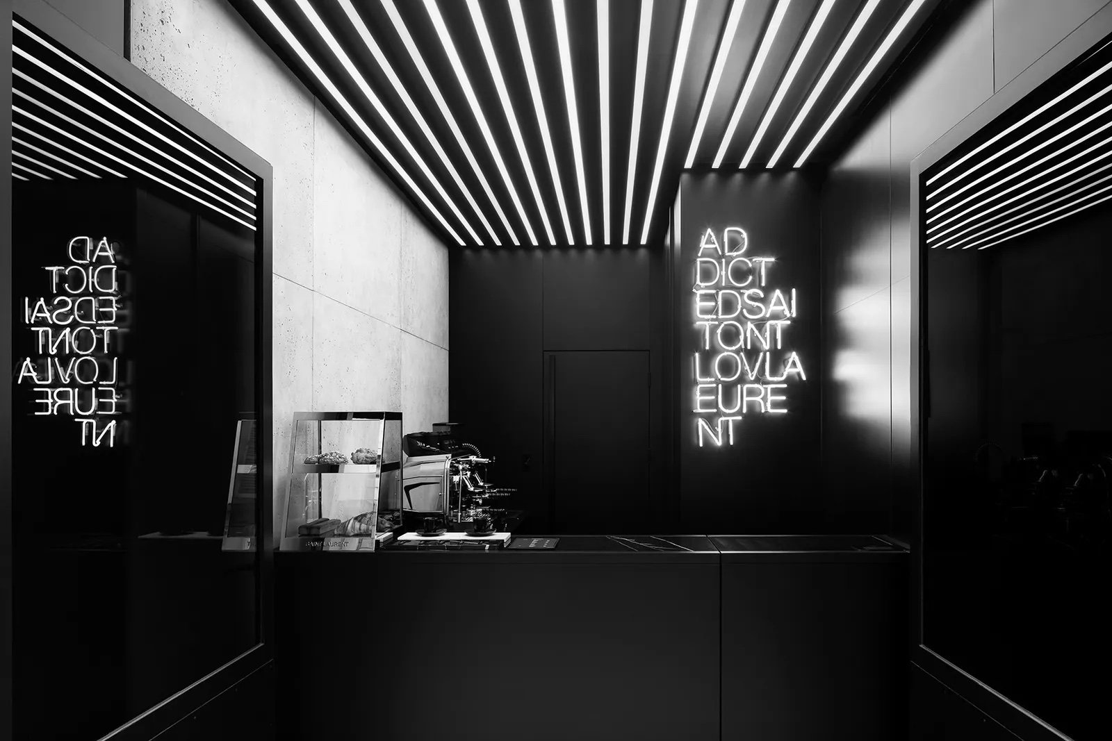 saint laurent rive droite cafe