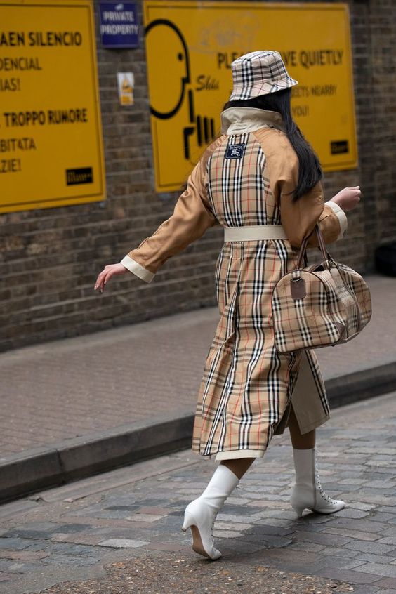 Burberry Nova Check trench model