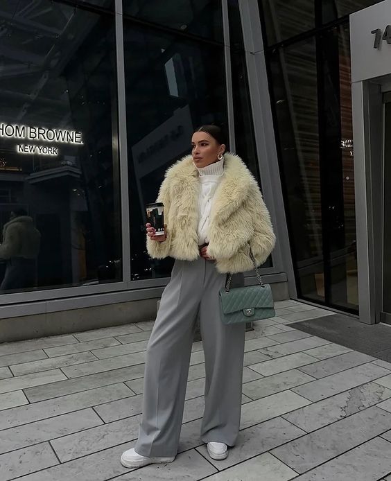 The fluffy coat will be the comfort piece of this winter 2 f8b1433fdfcaecbd0c7ebd7346ad879b