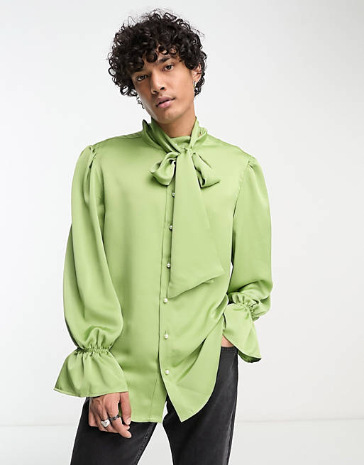 We wear the lavallière collar for a royal New Year's Eve 2024! 2 lavallière collar