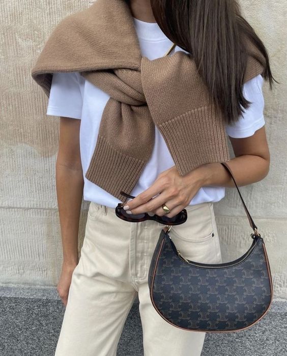 Elegant outfit with half-moon bag