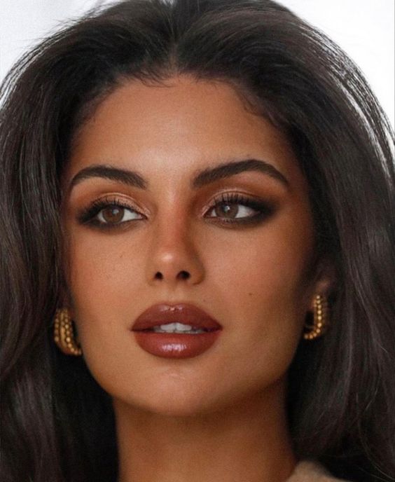 Why is everyone talking about the Mob Wife aesthetic in 2024? 38 Smoky eyes Mob wife aesthetic