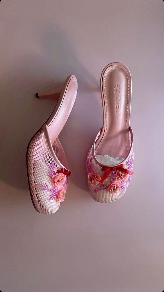 Chinese slippers with stiletto heels