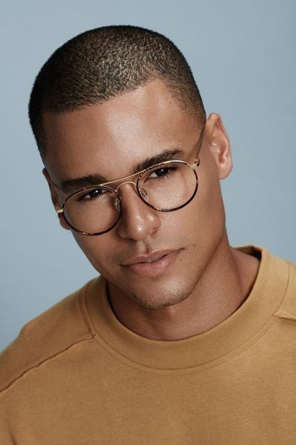 Men's Glasses: Enhancing Your Features with the Right Frame 10 Conseils pratiques pour un choix elegant et confortable 1 Lunettes de vue homme sublimer ses traits avec la bonne monture Modalova