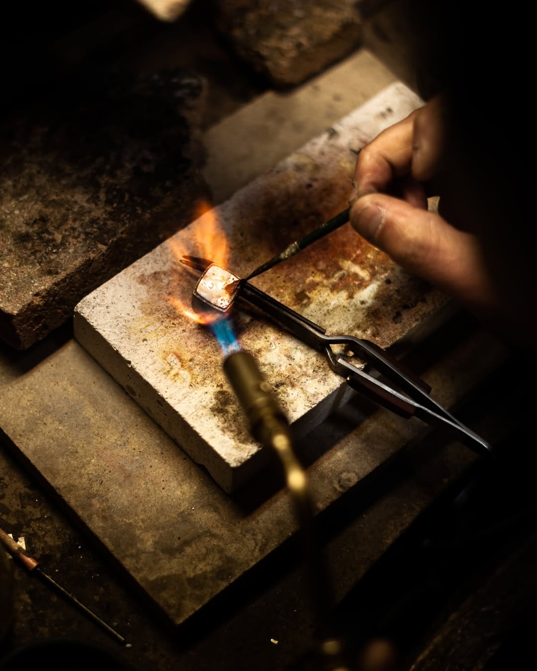 Un heritage familial ancre dans lexcellence Trabbia Vuillermoz La passion joailliere au coeur du savoir faire francais Modalova 1