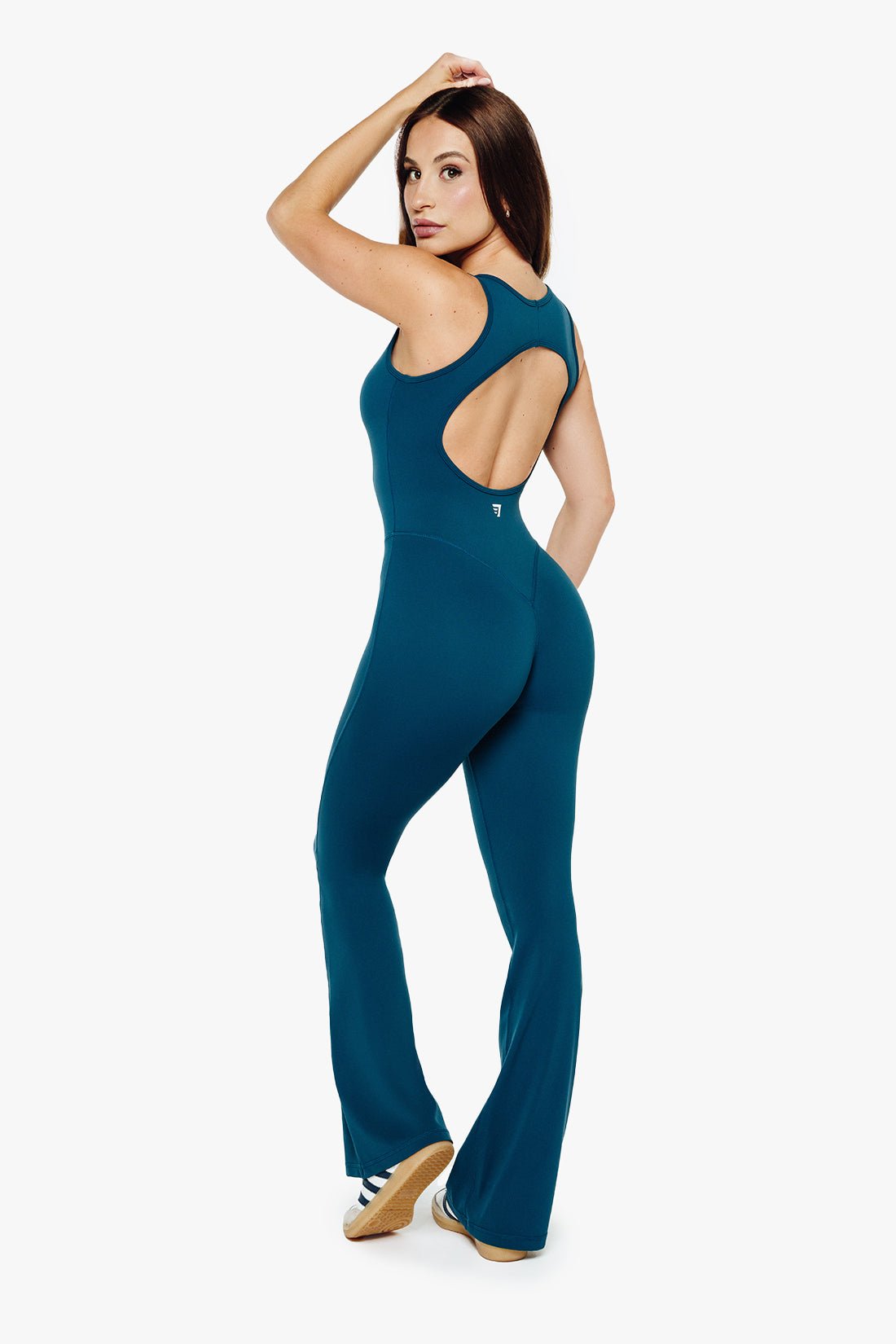 Le bleu profond comme signature esthetique 1 Le sportswear nouveau langage du style contemporain Modalova