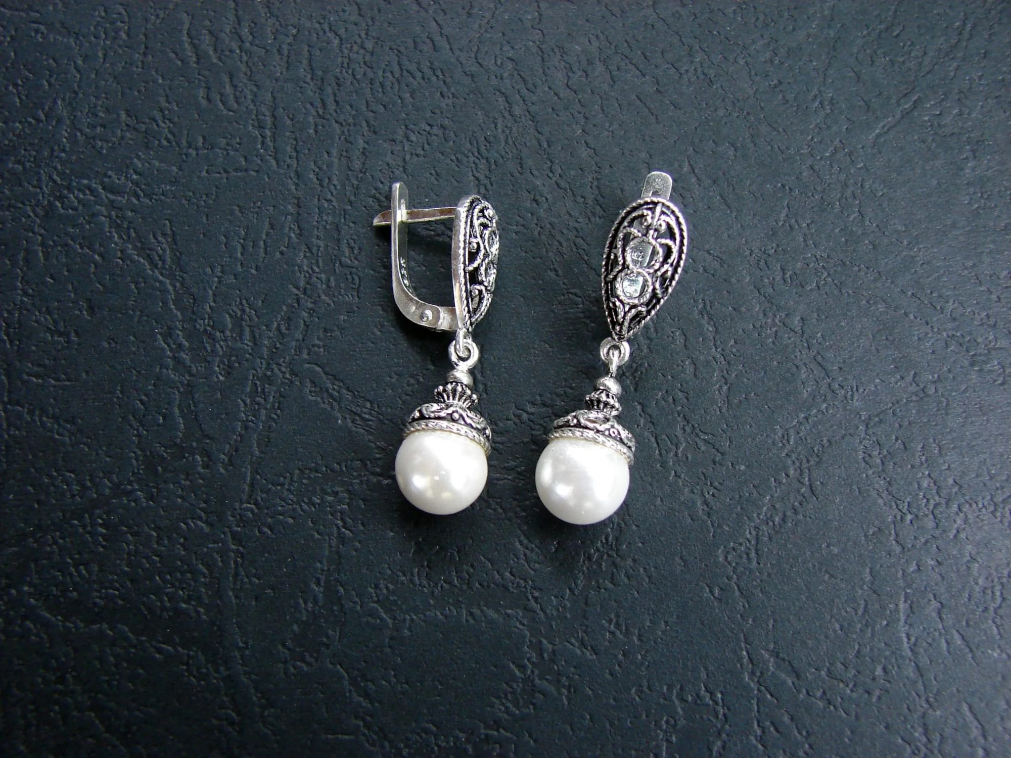 MODALOVA How to choose sterling silver jewelry that matches your aesthetic classic pearl earrings