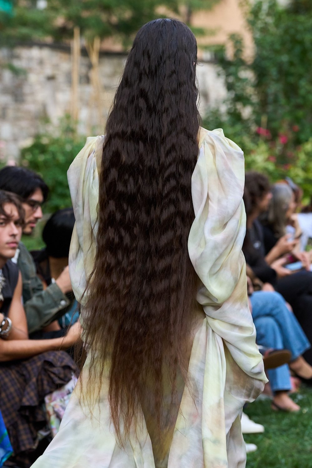 Refined undone and always intentional 1 The secret to effortless summer hair Modalova