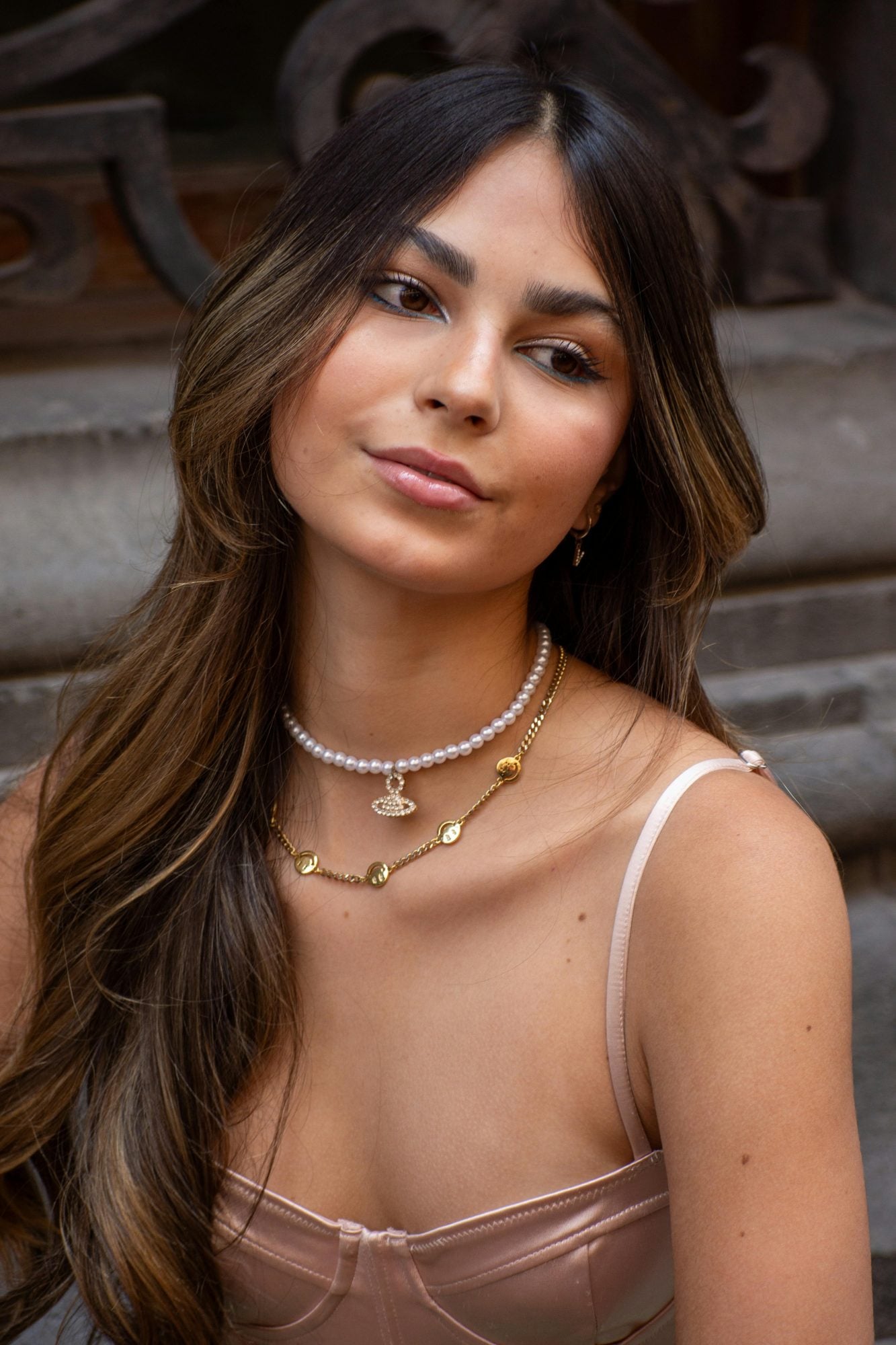 Maitriser la matiere quand la peau dicte le tempo Les codes dun maquillage dete maitrise Modalova