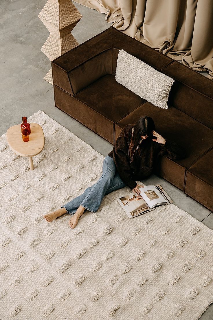 Fewer pieces more personality Inside the new wave of conscious interiors Modalova