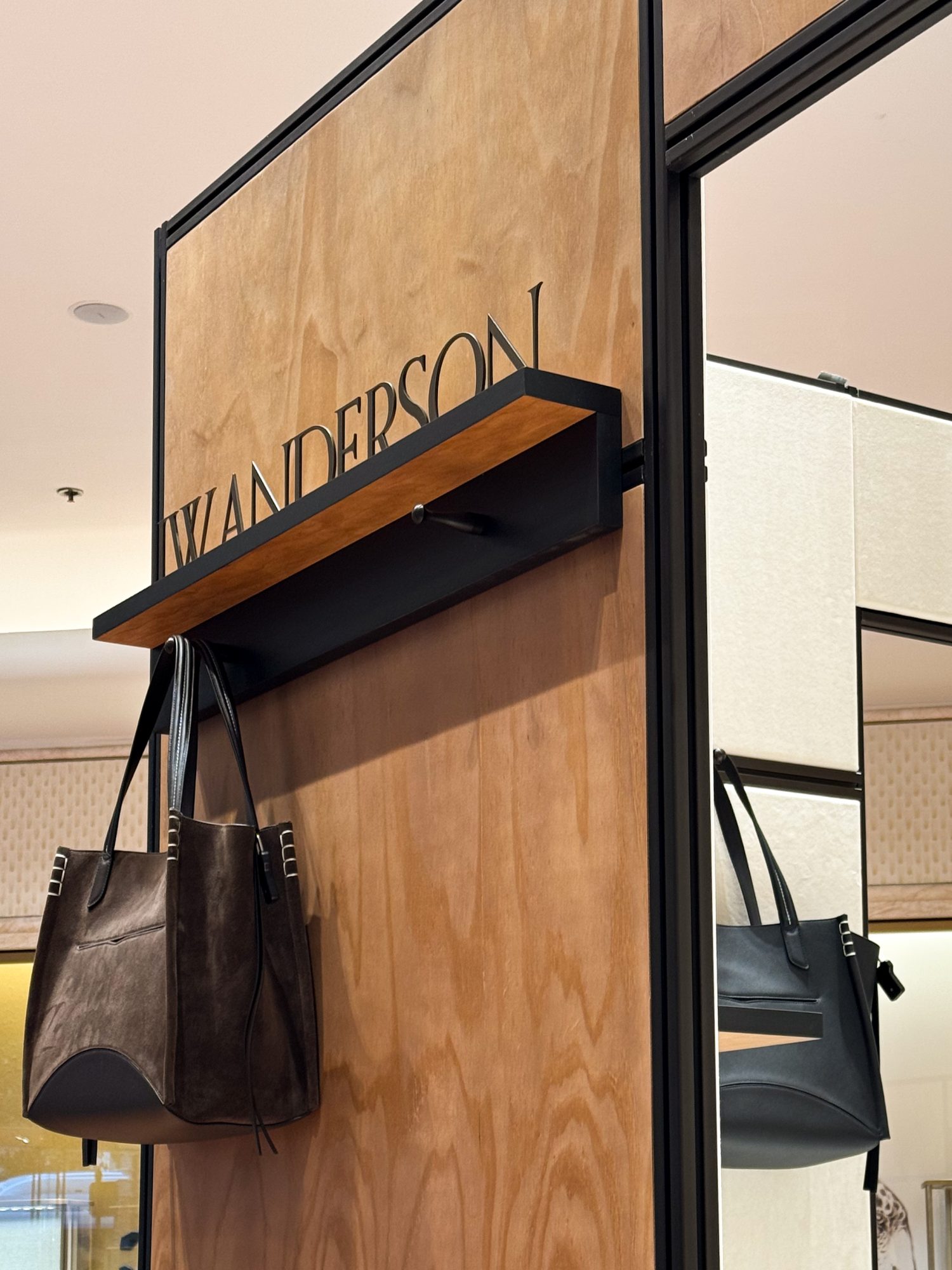 Pop-up JW Anderson x Galeries Lafayette Pauline PINOT Modalova 10