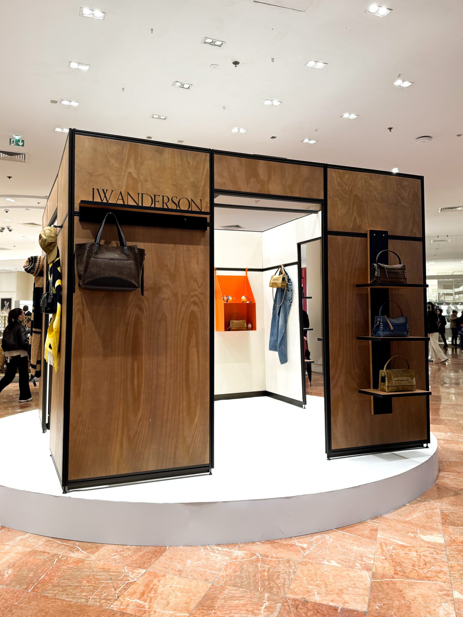Pop-up JW Anderson x Galeries Lafayette Pauline PINOT Modalova 2