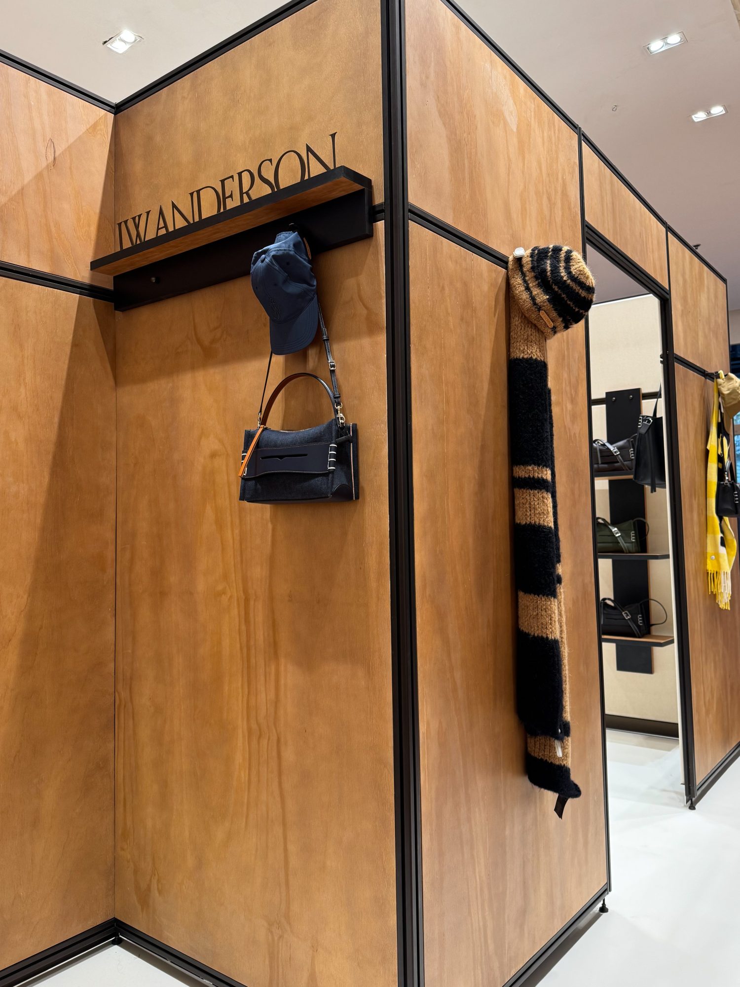 Pop-up JW Anderson x Galeries Lafayette Pauline PINOT Modalova 9