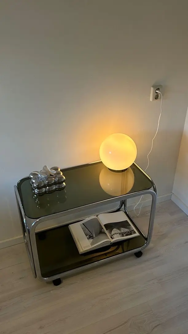 Spherical table lamp