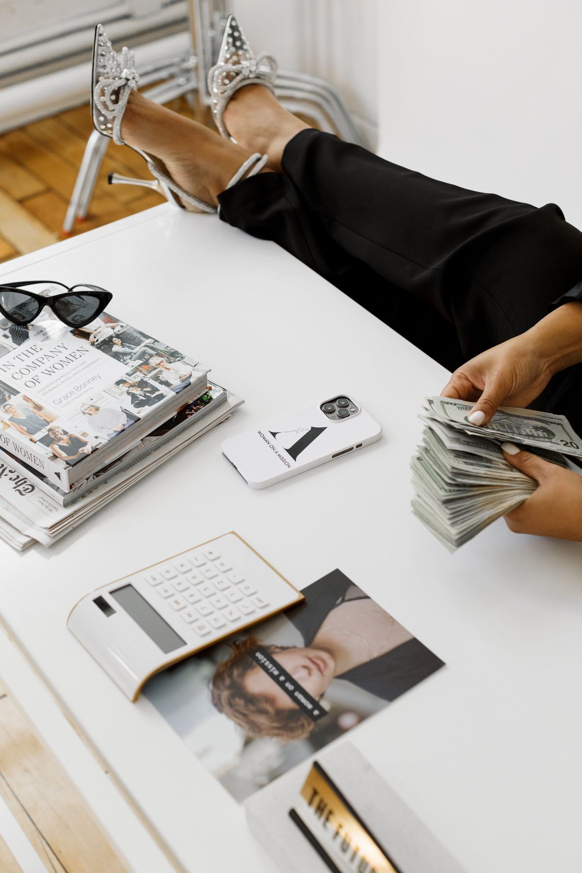 Consommer moins choisir mieux les nouveaux codes du chic Money smart lifestyle une nouvelle vision du chic Modalova