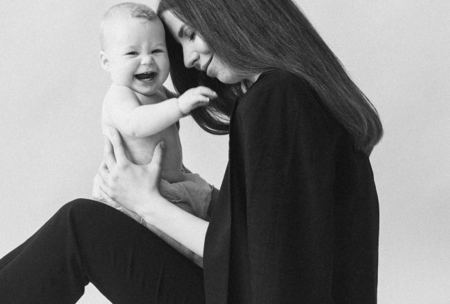 Chic motherhood the style forward trends to know in 2026 Modalova scaled