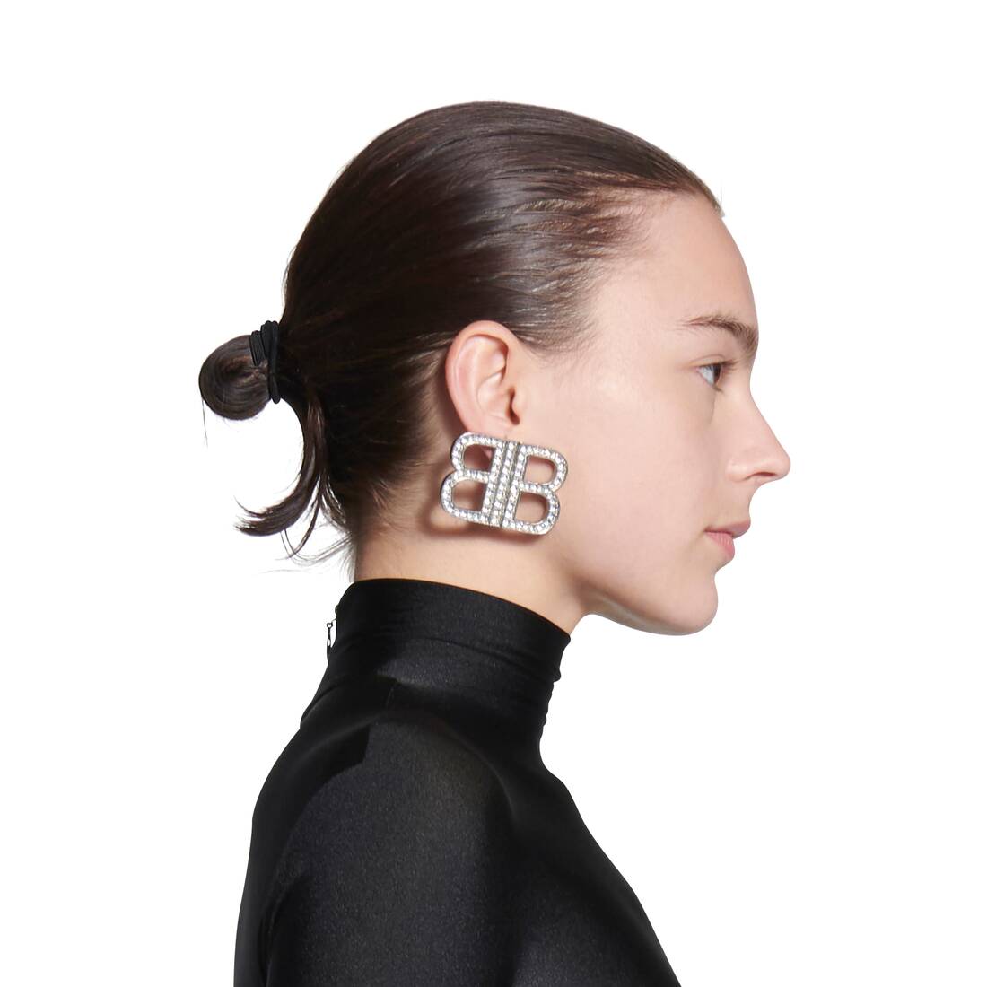 From subtle to statement why ears are in focus The ear accessory making the boldest statement right now Modalova