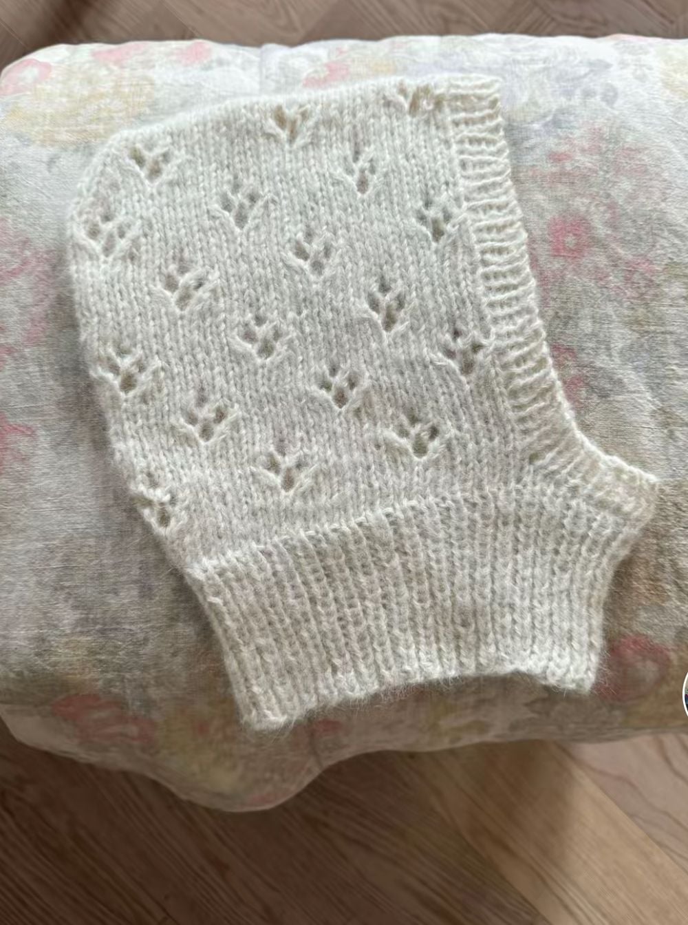 Wool balaclava with relief