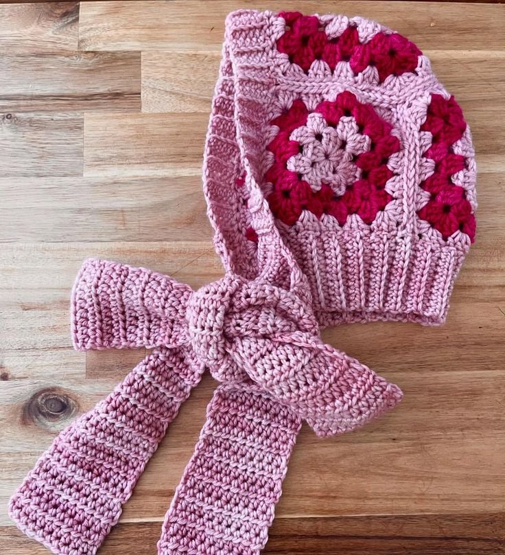 Crochet balaclava model with DIY knot