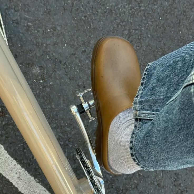 Garden Clogs: The Trend That Conquered the City? 6 How to wear garden clogs in an urban look