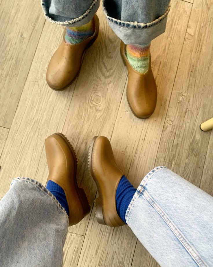 Garden Clogs: The Trend That Conquered the City? 4 Trendy garden clogs autumn fashion 2025