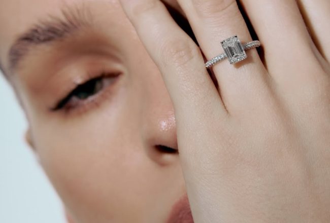 The hidden power of minimalist jewelry Modalova