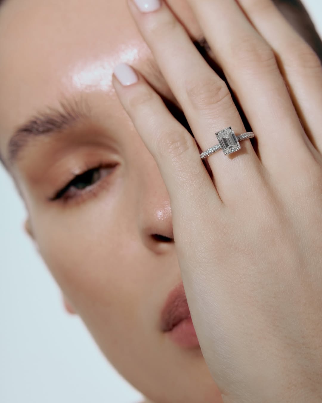 The hidden power of minimalist jewelry Modalova