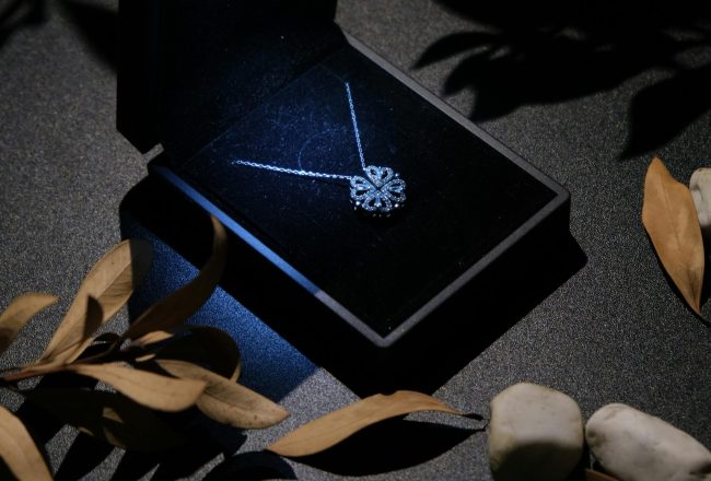 The jewelry experience between desire waiting and precision Modalova scaled