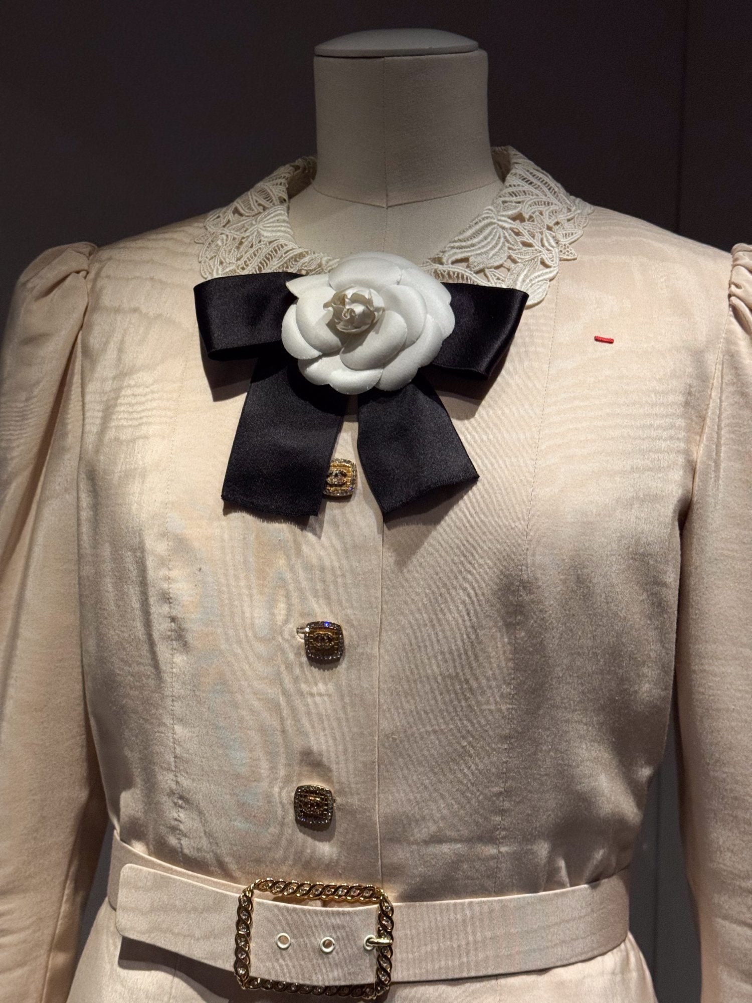 Expo Tisser, Broder, Sublimer, Chanel outfit, photo Pauline PINOT