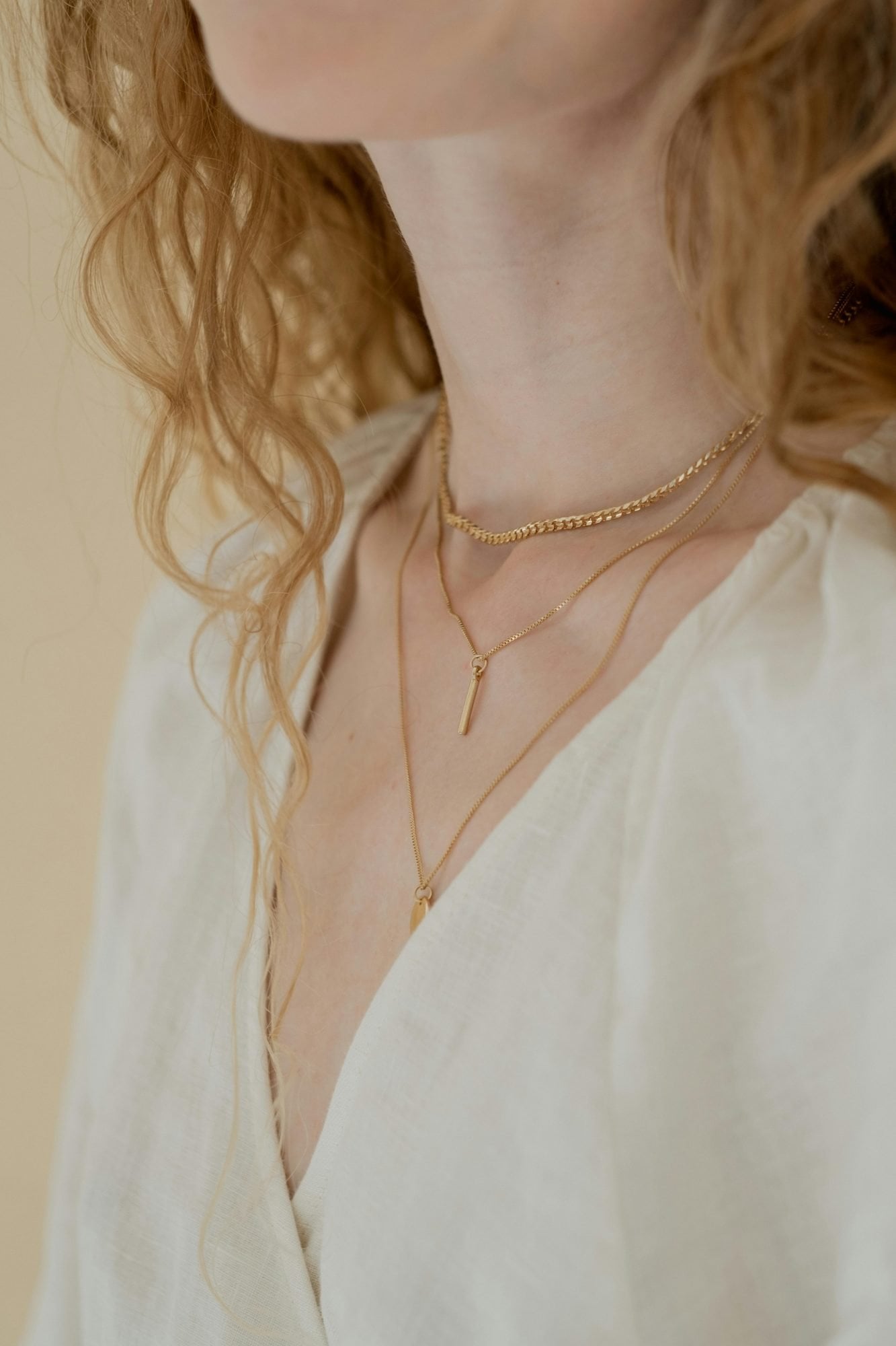 The art of layering gold necklaces The gold necklace the quiet signature of modern style Modalova