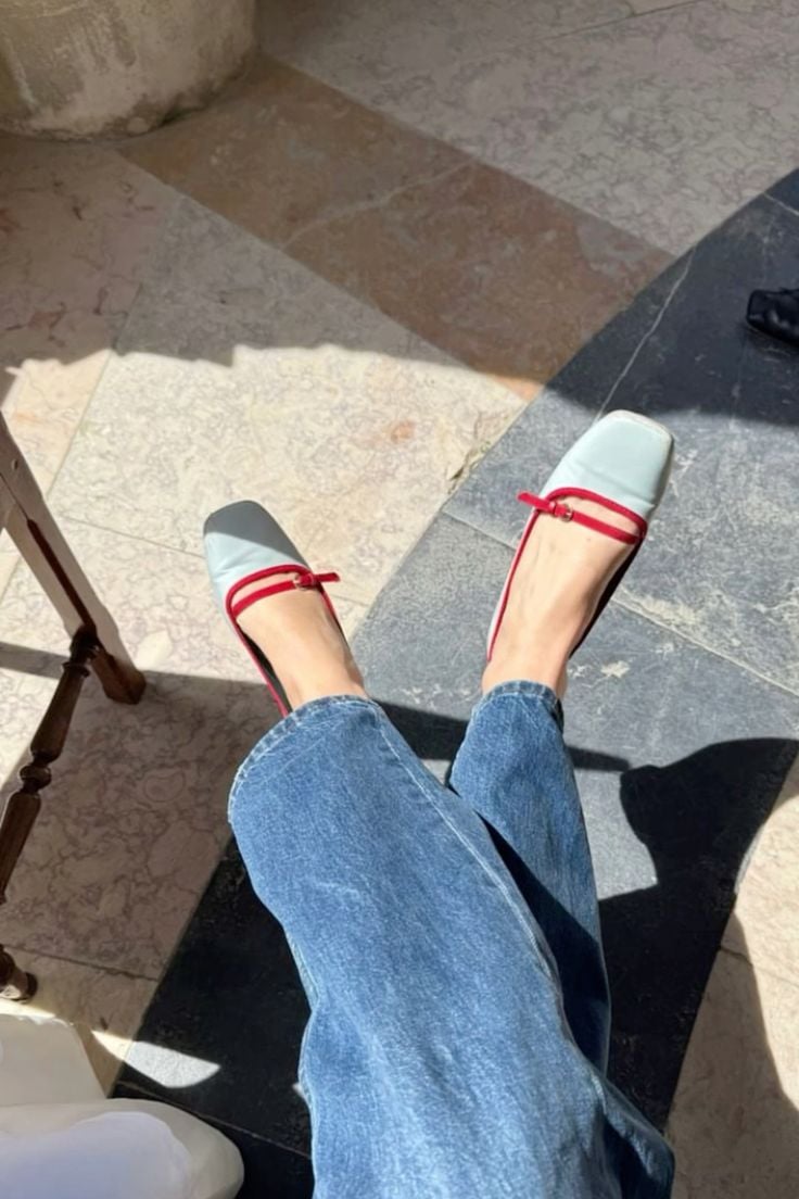 Here are the trendy flats of this spring! 6 Leather ballet flats with buckles