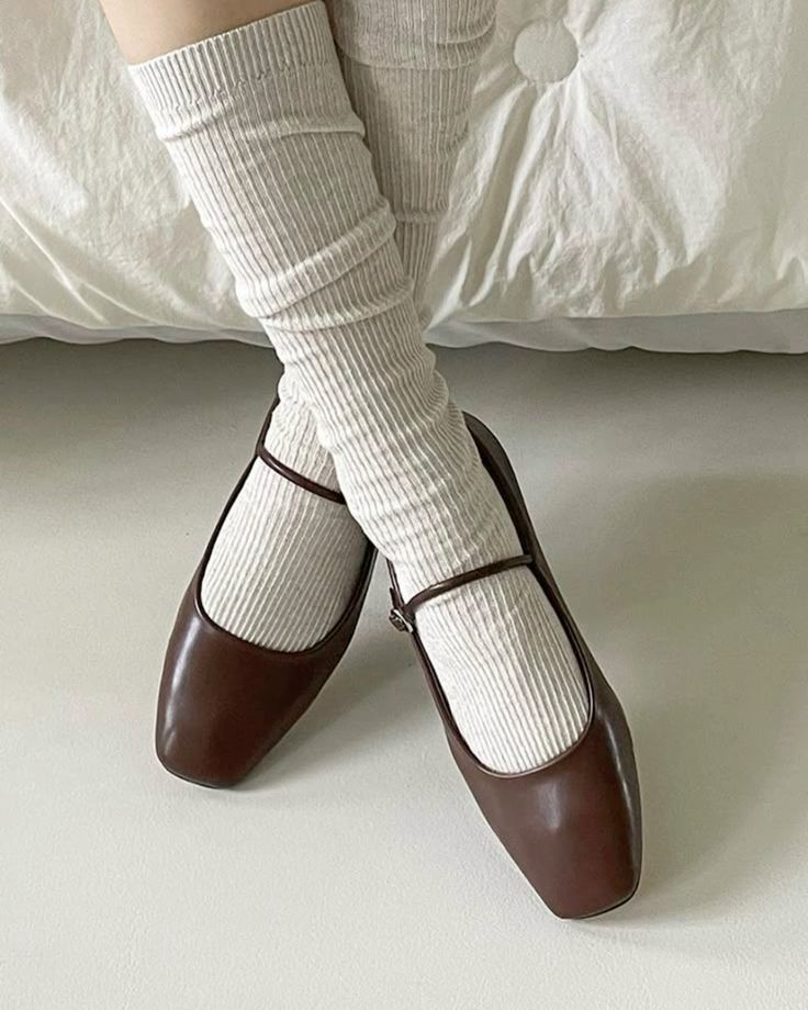 Here are the trendy flats of this spring! 7 Leather Mary Jane ballet flats
