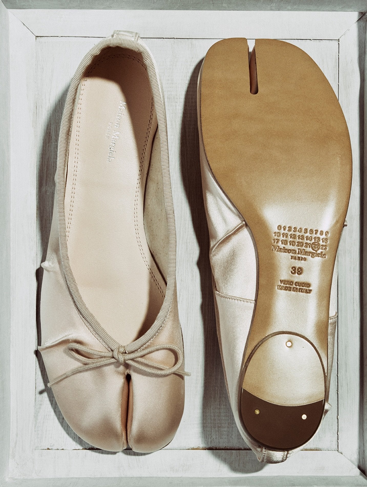 Here are the trendy flats of this spring! 20 Maison Margiela Tabi ballet flats